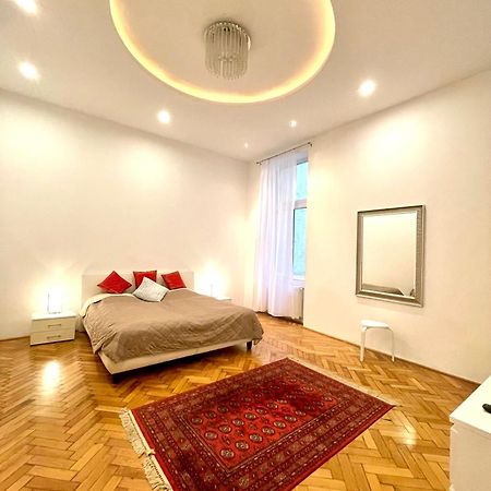 Amazing Swedish 3 Rooms Apartment In The City Center Budapest Eksteriør bilde