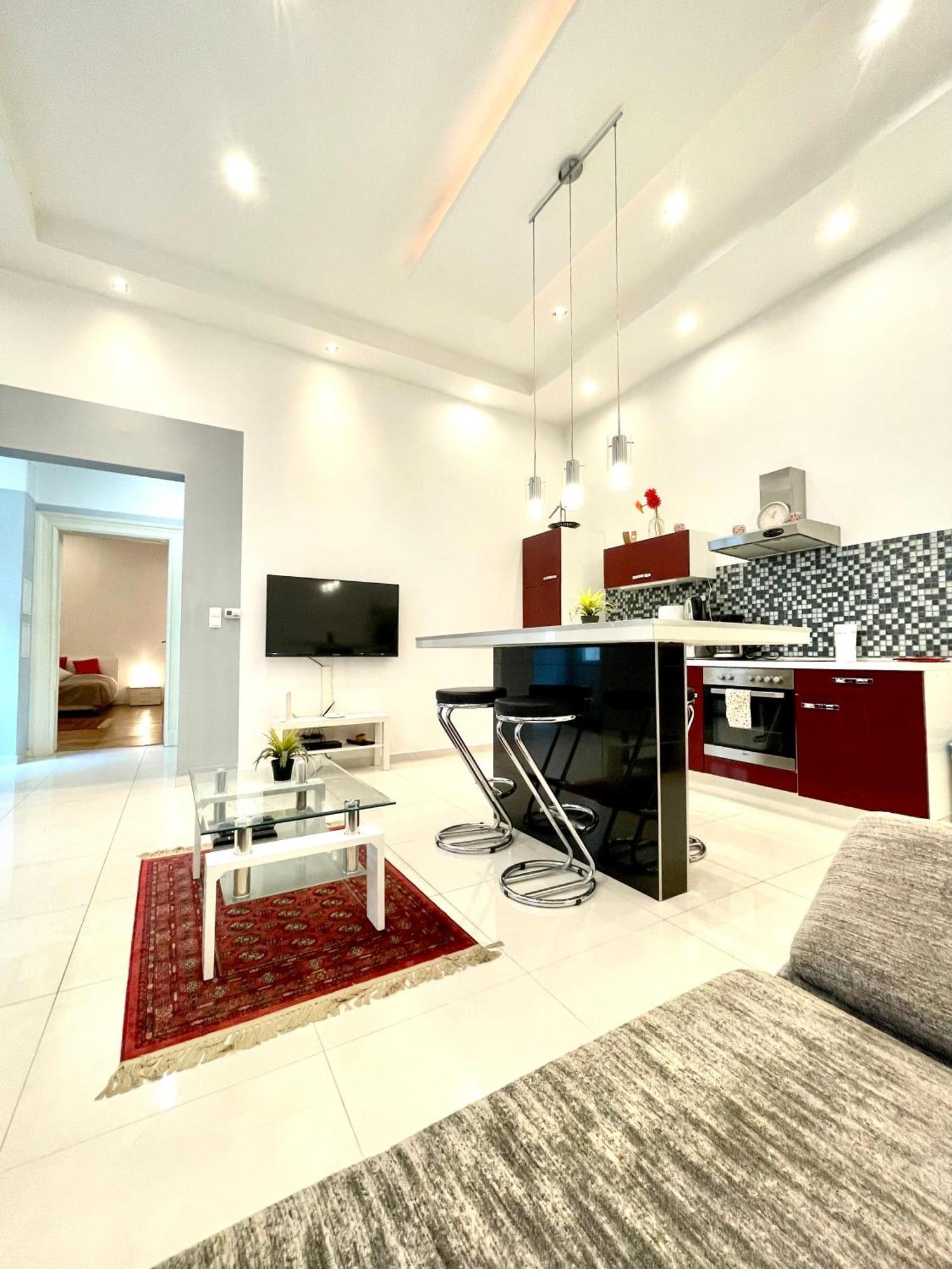 Amazing Swedish 3 Rooms Apartment In The City Center Budapest Eksteriør bilde