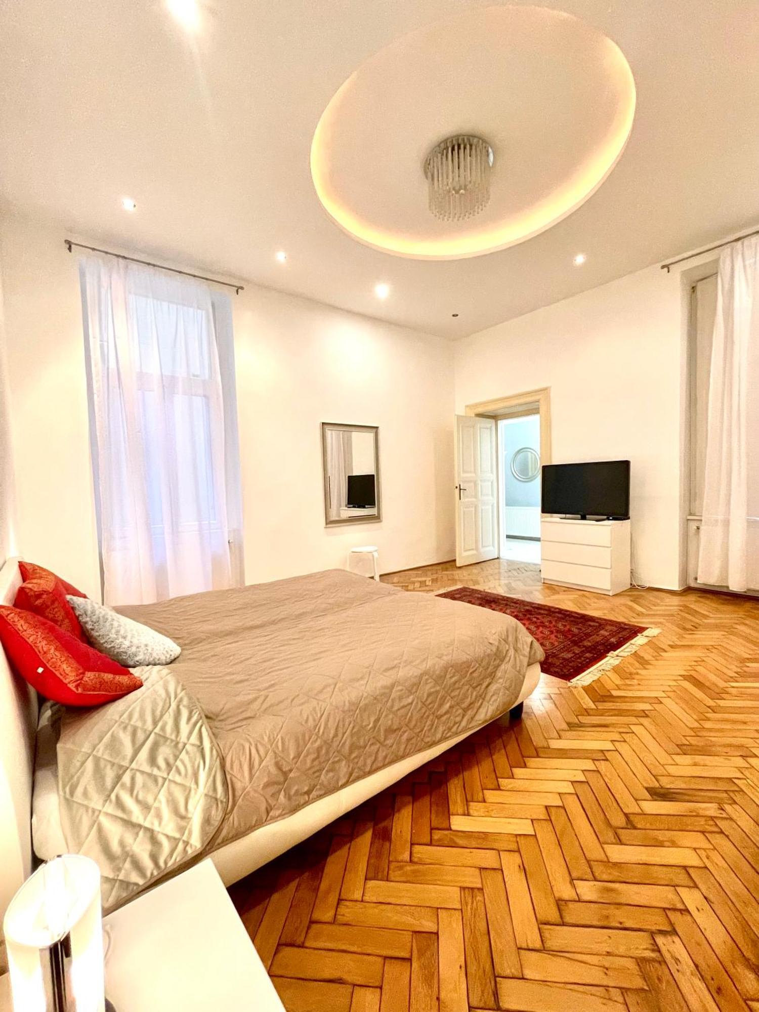 Amazing Swedish 3 Rooms Apartment In The City Center Budapest Eksteriør bilde