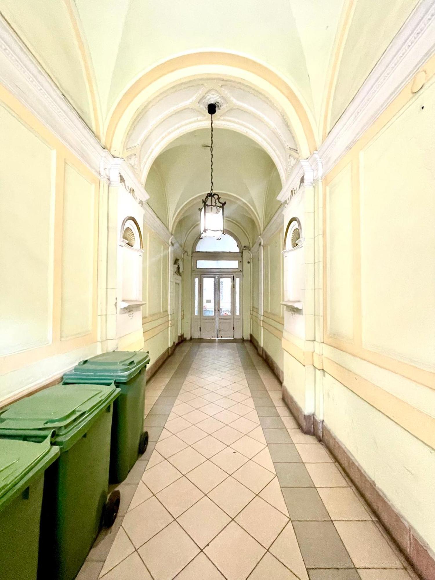 Amazing Swedish 3 Rooms Apartment In The City Center Budapest Eksteriør bilde