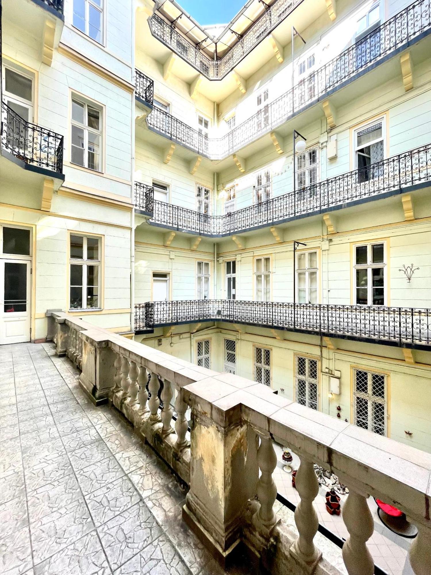 Amazing Swedish 3 Rooms Apartment In The City Center Budapest Eksteriør bilde